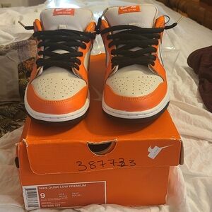 Nike Sneakers in Orange and White with Classic Athletic Design